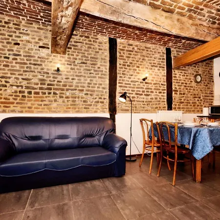 Nice In A Monumental Square Farm Casa vacanze *