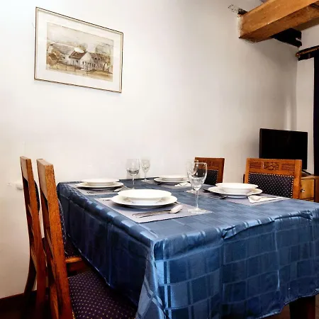 Nice In A Monumental Square Farm Casa vacanze Richelle